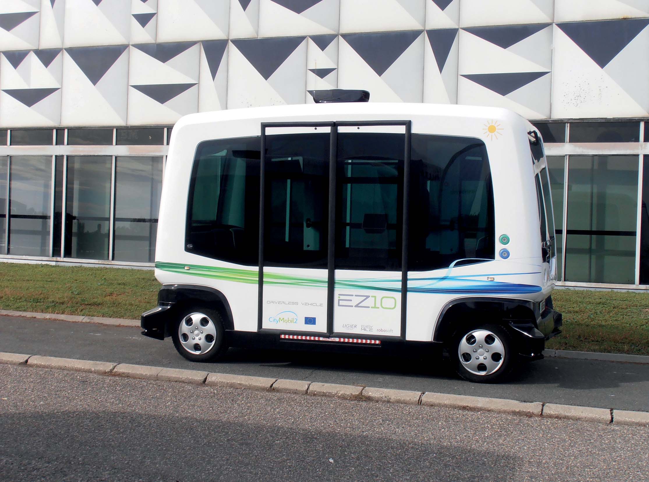 A driverless shuttle at Bordeaux (photo by Rachael Louis)