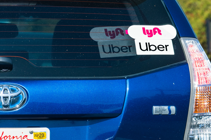 Lyft Uber (© Andreistanescu | Dreamstime.com)