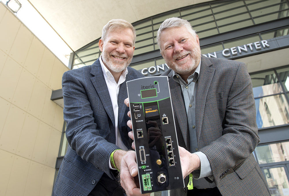 Kent Young of Continental (left) and Todd Kreter of Iteris