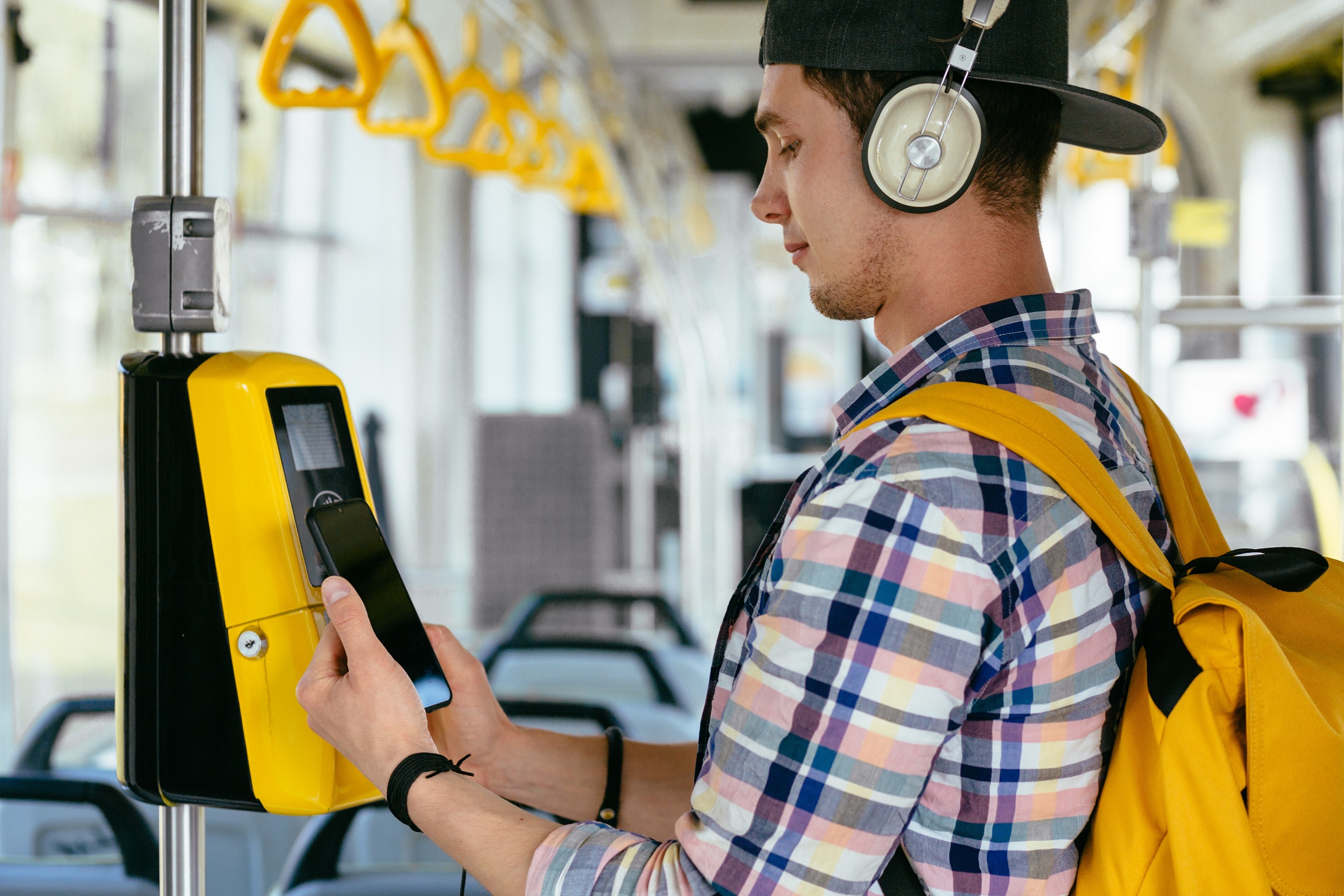 Contactless payment California Littlepay transit user experience credit Shutterstock | IrynaInshyna 