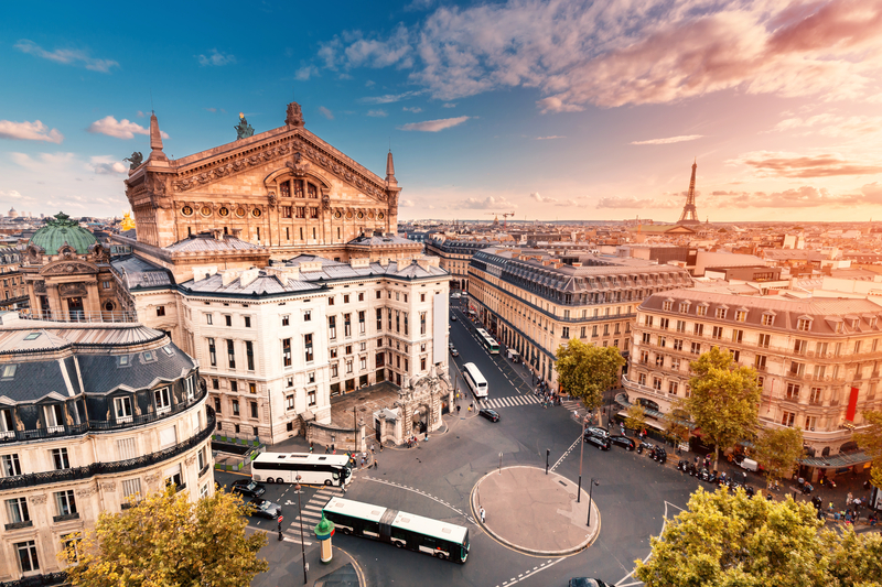 Paris France partnership bus routes tender © Frantic00 | Dreamstime.com