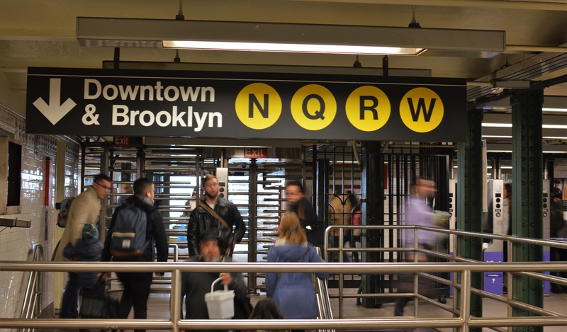 Lidar AI New York subway signals Covid © Kit1nyc | Dreamstime.com