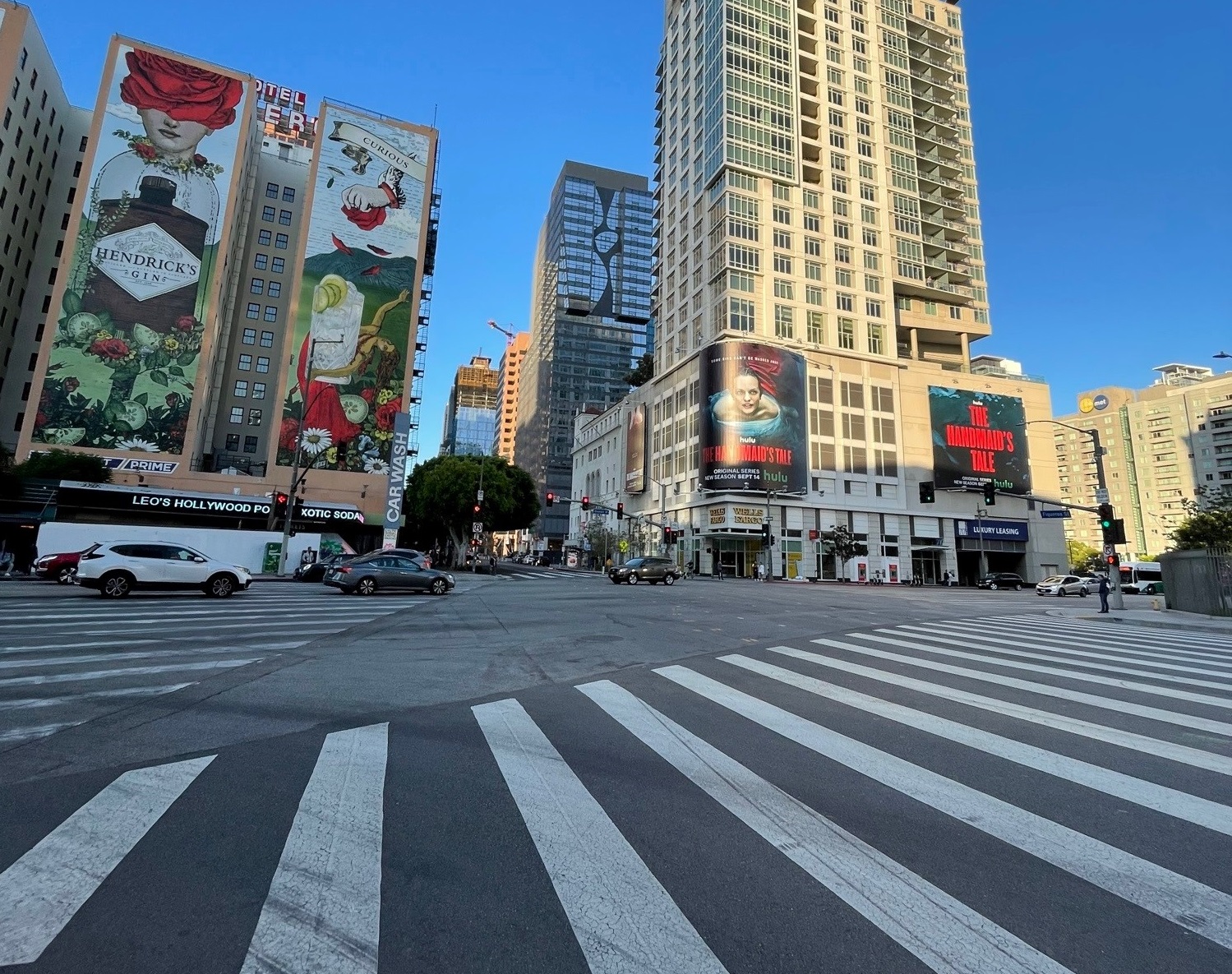 Jaywalking pedestrian crossing signal vulnerable road user (© ITS International)