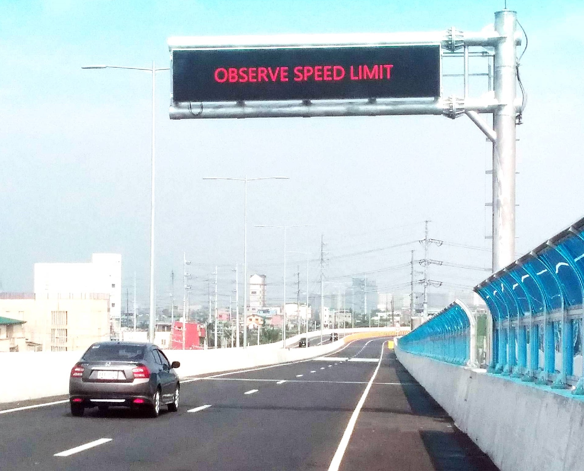 Toll road variable messaging real-time data road safety (image: NLEX)