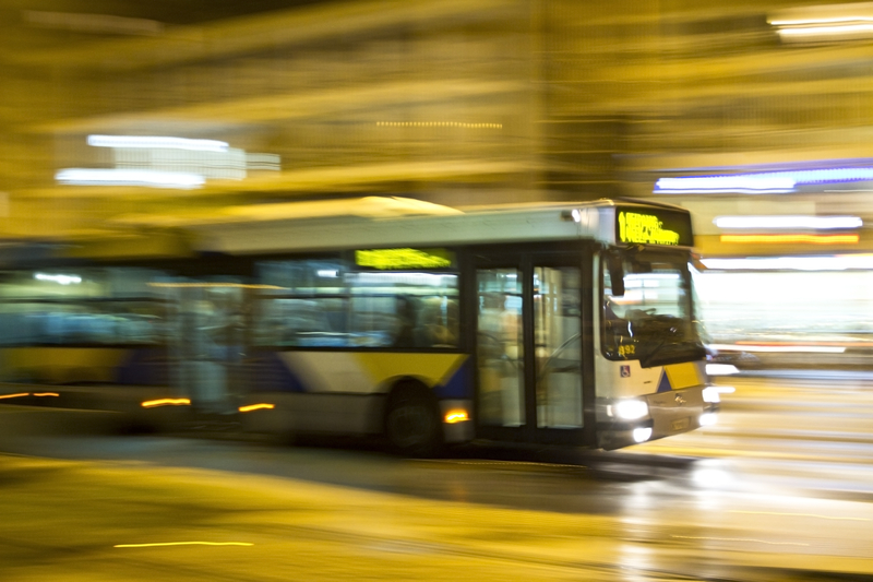 Bus travel app public transit trip planning © Stefanos Kyriazis | Dreamstime.com