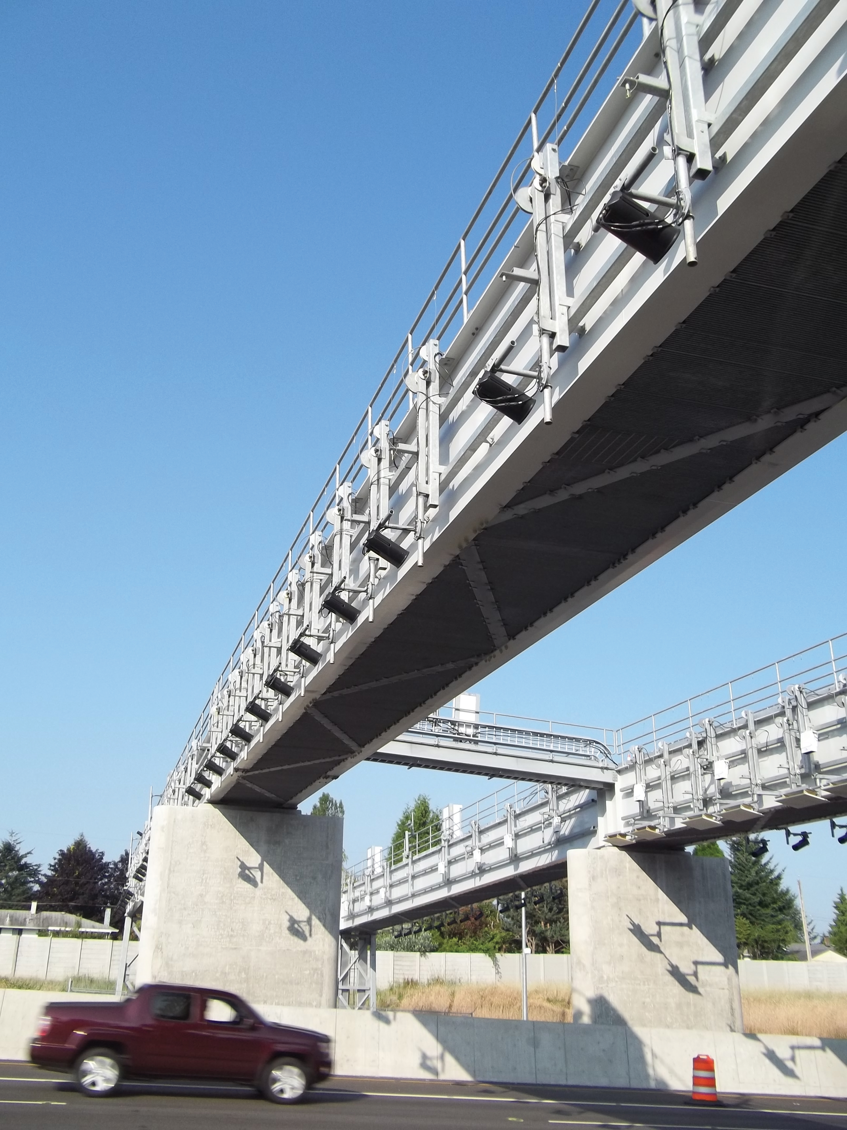 800,000 vehicle use Port Mann bridge 