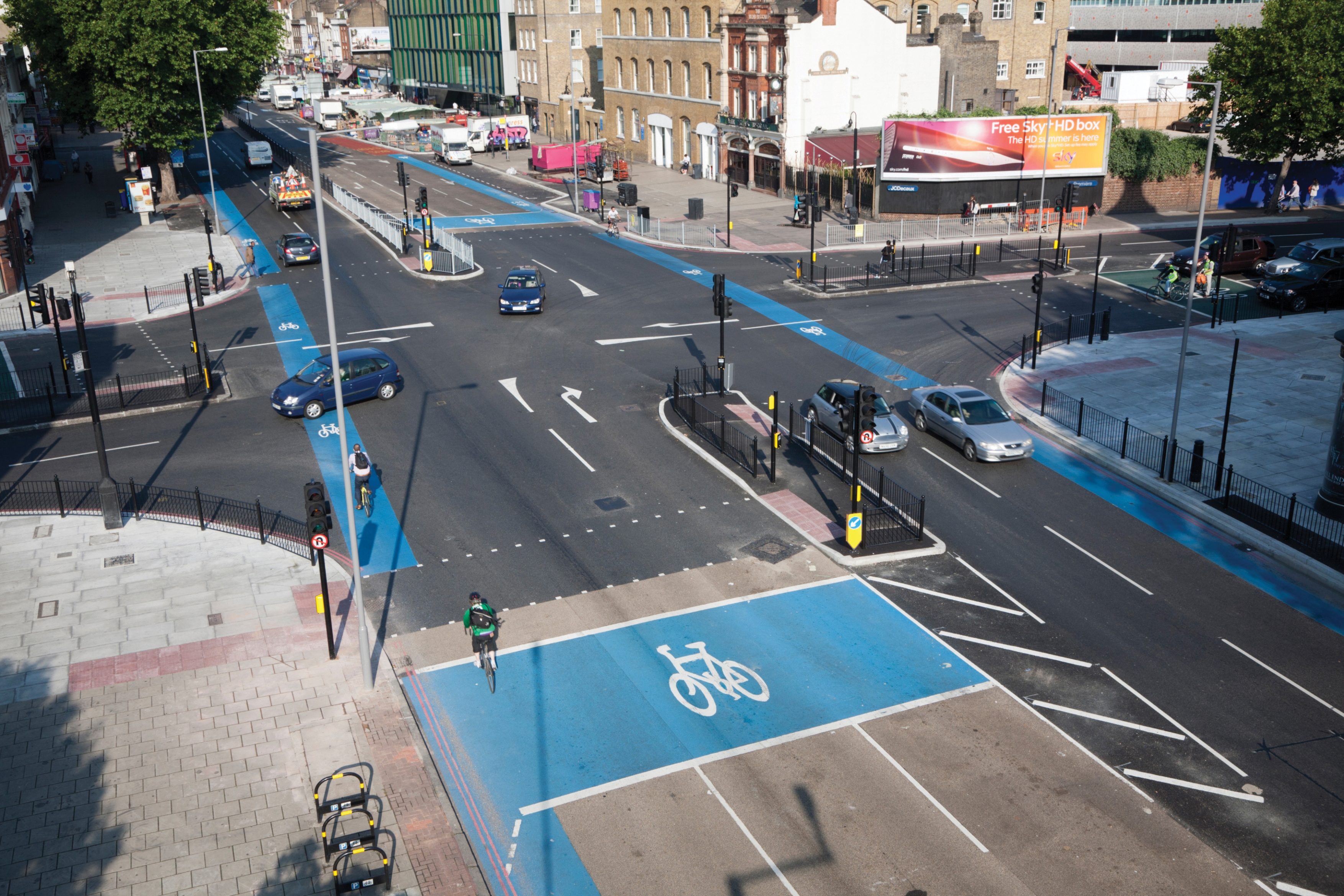 Advanced stop line or 'bike box'