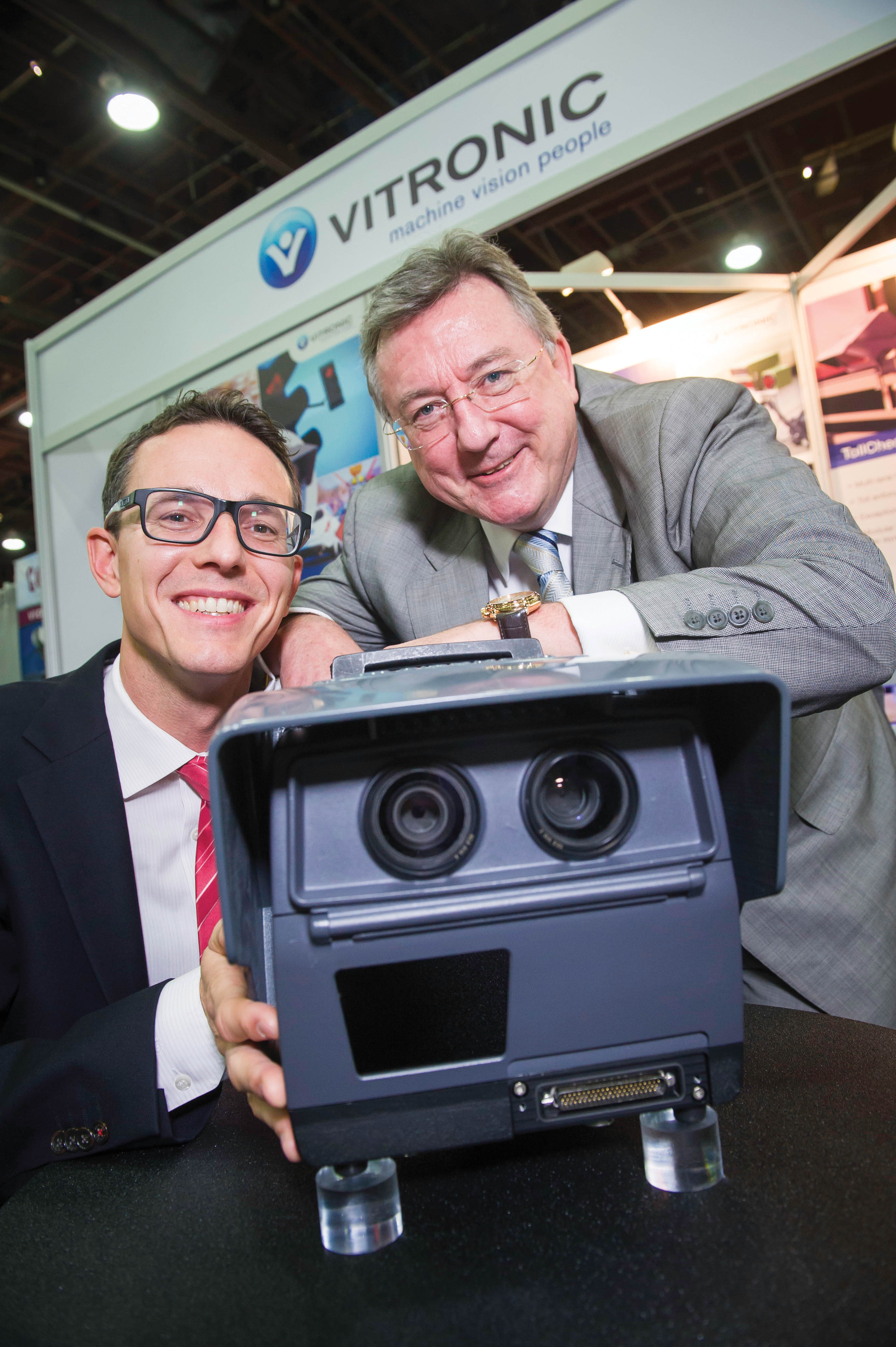 Daniel Scholz (left) and Stephen Tuttle of Vitronic display the PoliScan Daniel Scholz (left) and Stephen Tuttle of Vitronic display the PoliScanDaniel Scholz (left) and Stephen Tuttle of Vitronic display the PoliScan