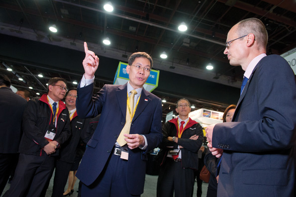 Singapore’s Minister for Transport Lui Tuck Yew talks with Hermann Meyer, CEO of ERTICO - ITS Europe Singapore’s Minister for Transport Lui Tuck