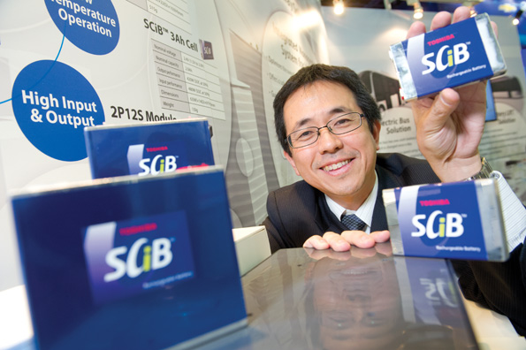 Katsuyoshi Suzuki of Toshiba with the SCiB super charge ion battery ITS World Congress 2014 Katsuyoshi Suzuki of Toshiba