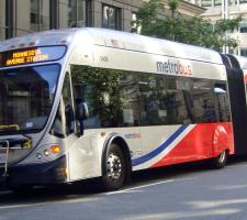 Articulated_Metrobus_DC_2010_10_546.jpg