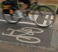 Separating cycles from live traffic lanes 