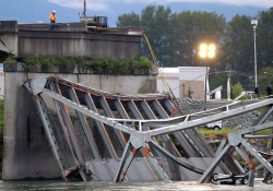 Bridge collapse on US interstate