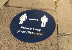 Social distance sign (© ITS International)