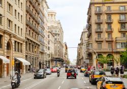 EIB helps Barcelona fight climate change with mobility projects (© Sulozone | Dreamstime.com)