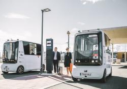 The Iseauto bus had to maintain contact with an operating room and smart bus stops (Credit – FABULOS)