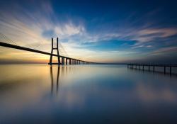 Bridge Lisbon smart mobility decarbonisation © Ricardo Felix | Dreamstime.com