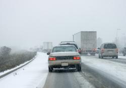 Weather monitoring blizzard extreme traffic management © Fotogeek | Dreamstime.com