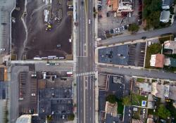 Intersection connectivity traffic signals © Kevin Sousa | Dreamstime.com